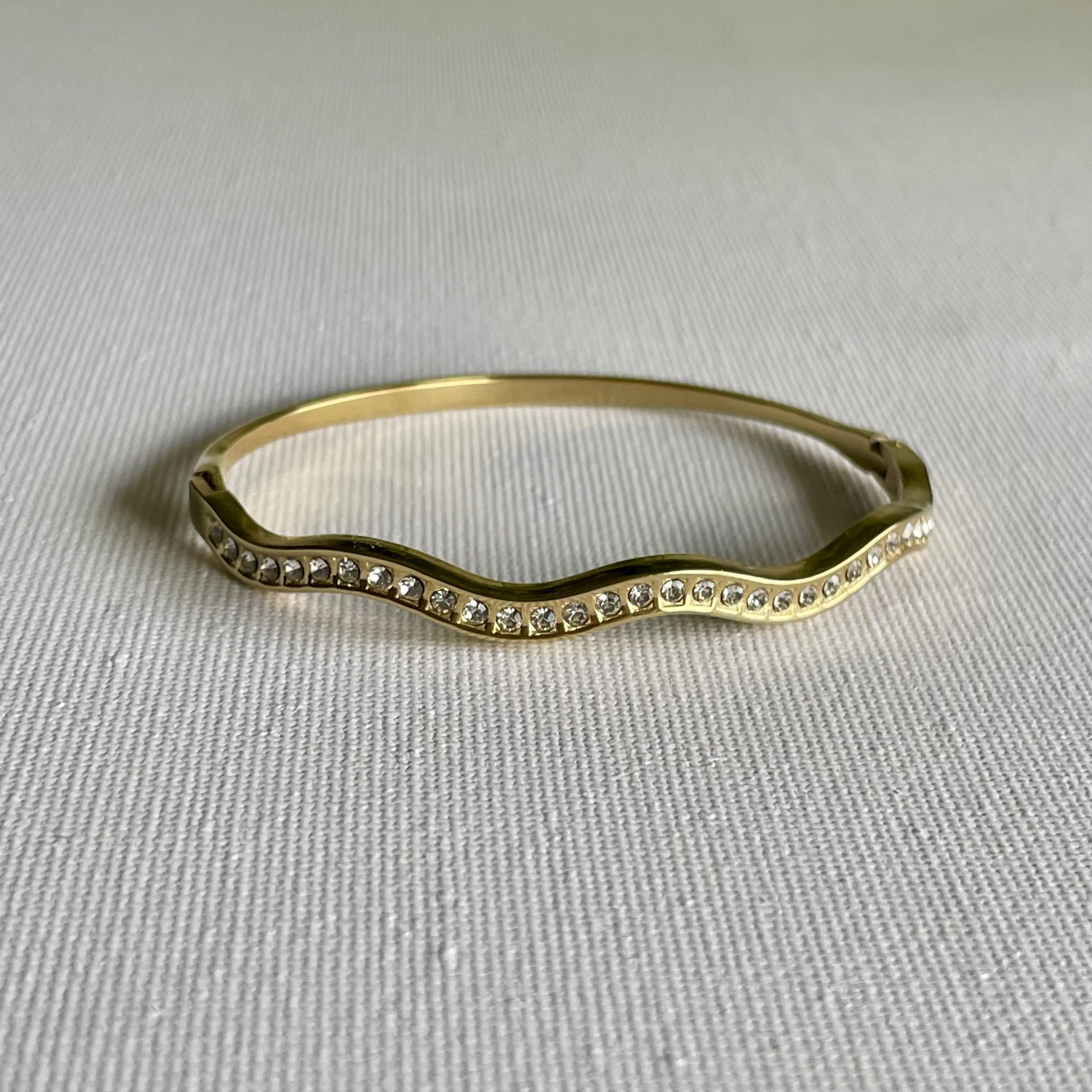 ZIRCON WAVE BANGLE NARUKVICA